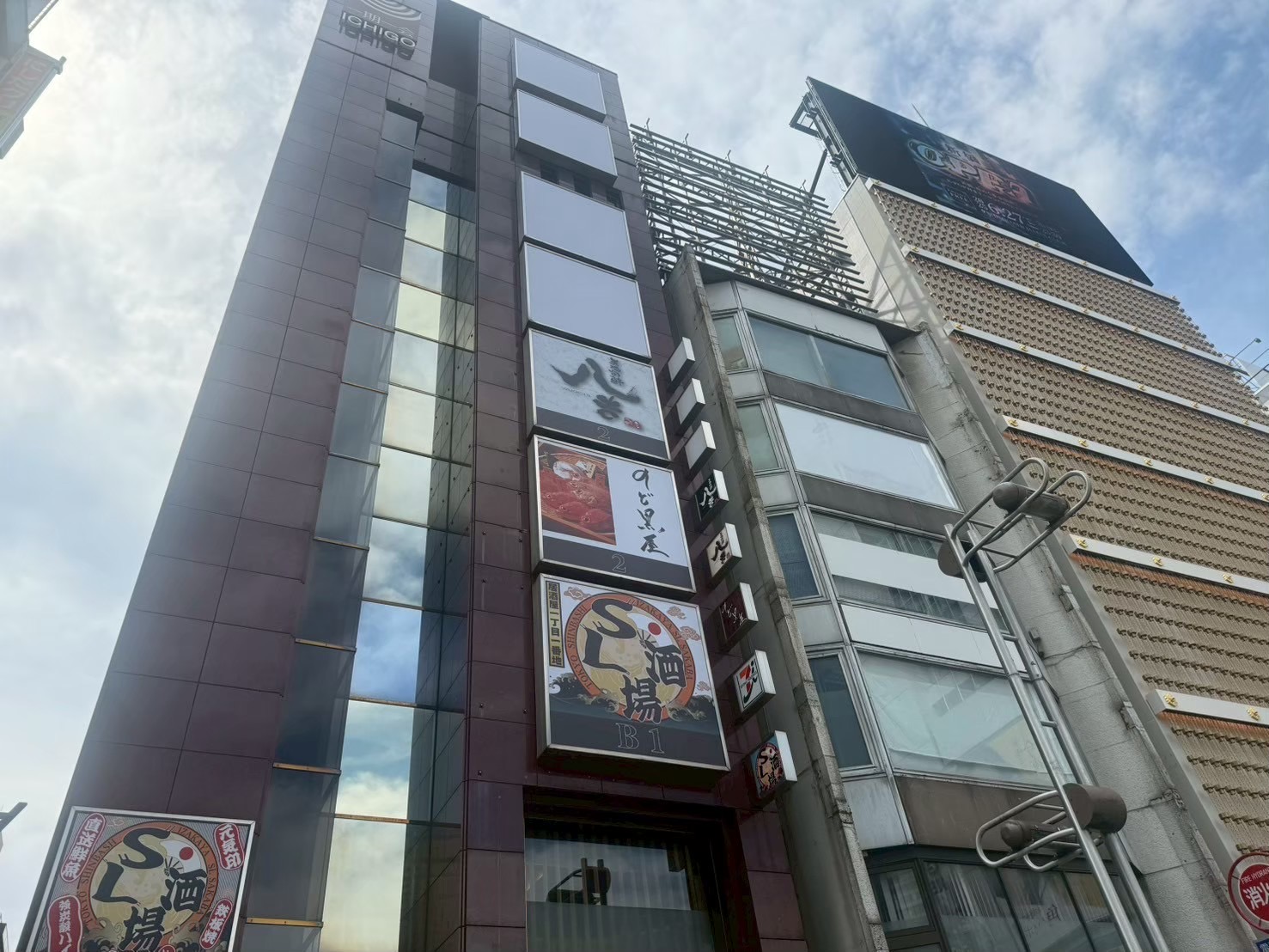 外壁シーリング工事で商業ビルの価値を守る！